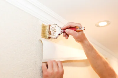 Pose de papier peint aux Brulais — revêtements muraux et toiles de verre